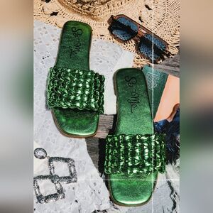 🌴✨️The Leya// Green metallic braided one band sandal
